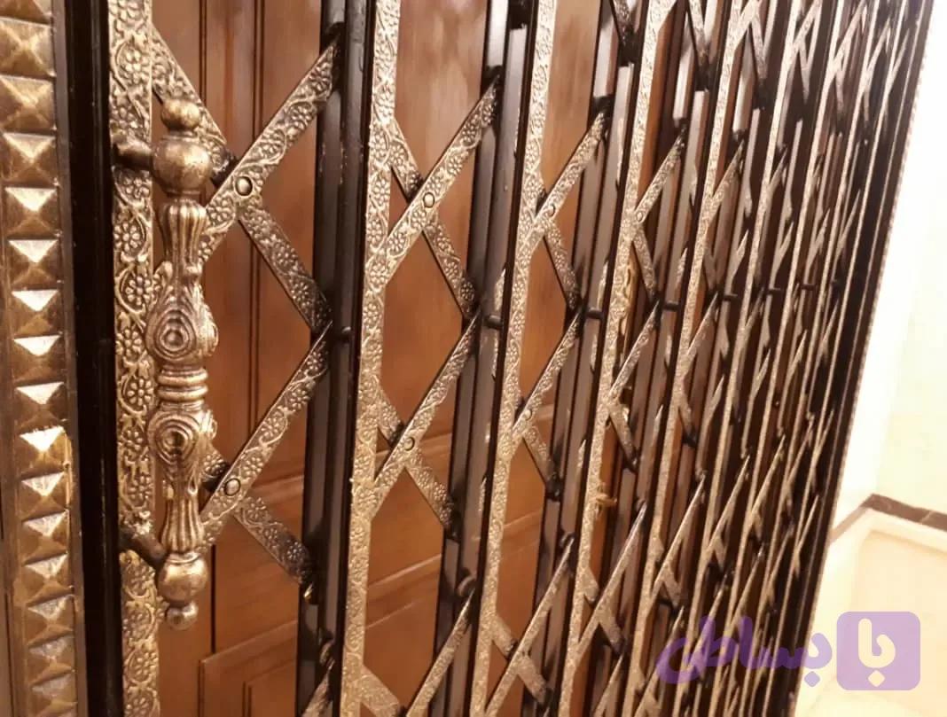 درب آکاردئونی چهار لوزی نقش‌دار - حفاظ درب و پنجره