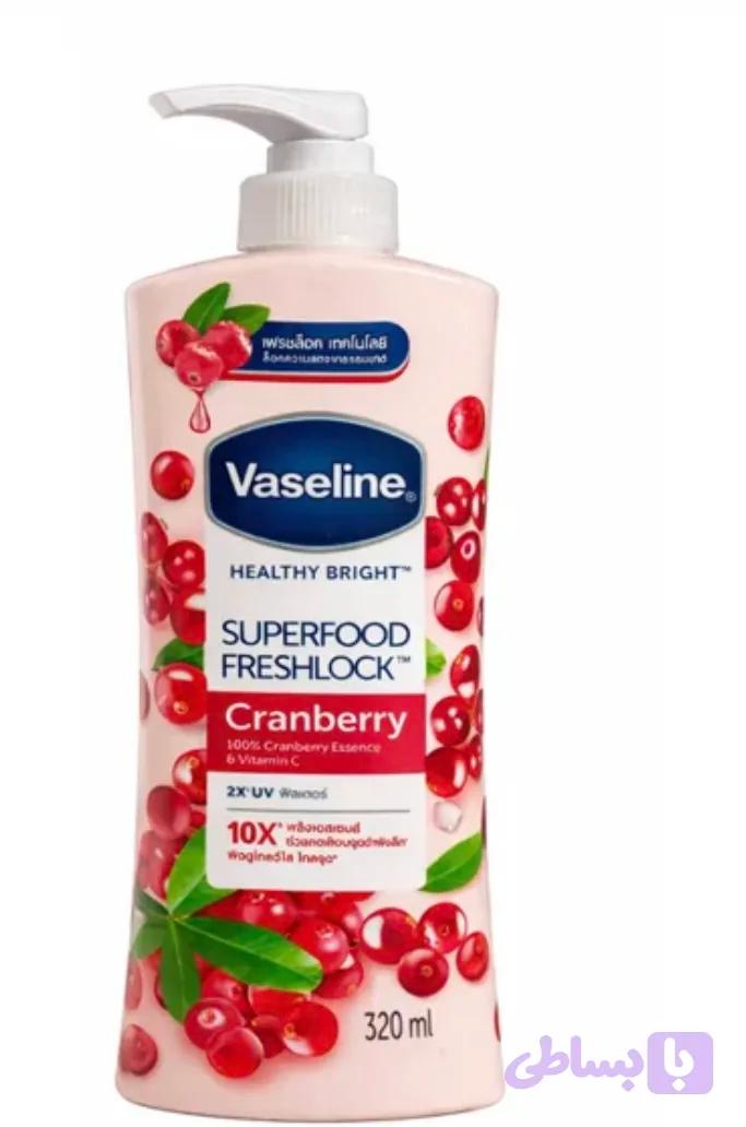 لوسیون بدن وازلین مدل Cranberry مناسب برای انواع پوست حجم 500 میلی لیتر آبرسان و روشنکننده پوست بدن با عصاره کرنبری و ویتامین C �