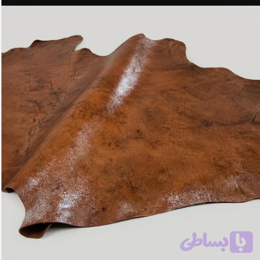 چرم طبیعی گاوی رنگ عنابی دست رنگ