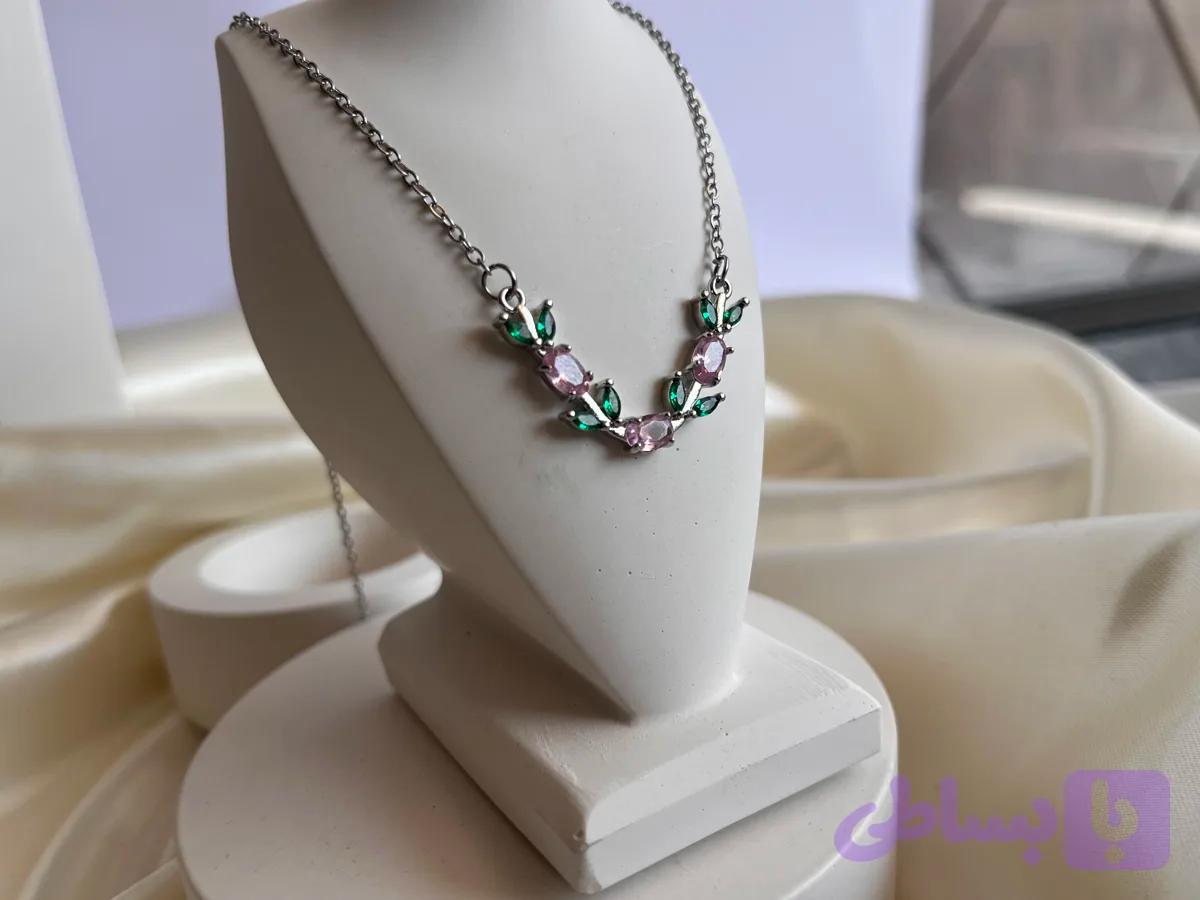گردنبند جواهراتی گل و‌برگ