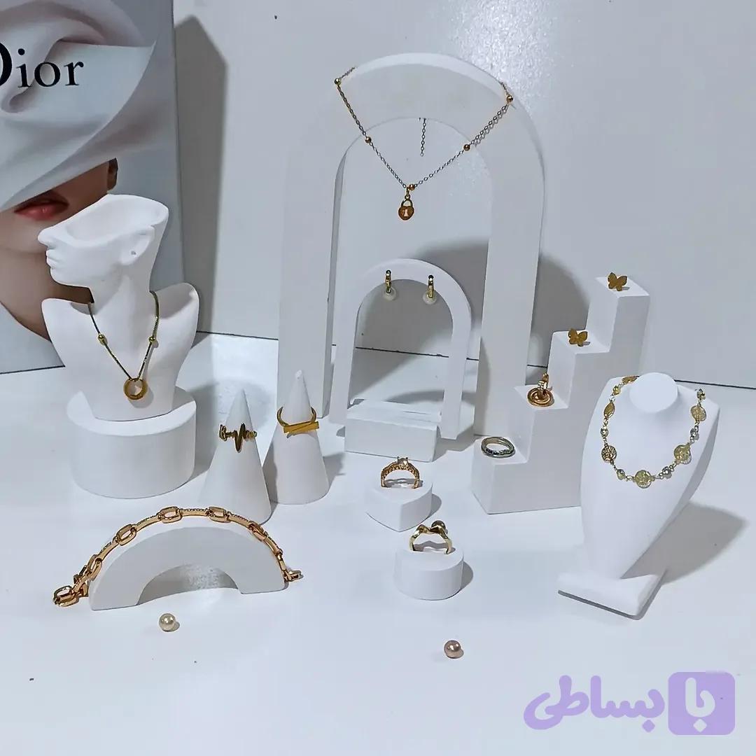 ست مینیمال عکاسی از جواهرات و اکسسوری