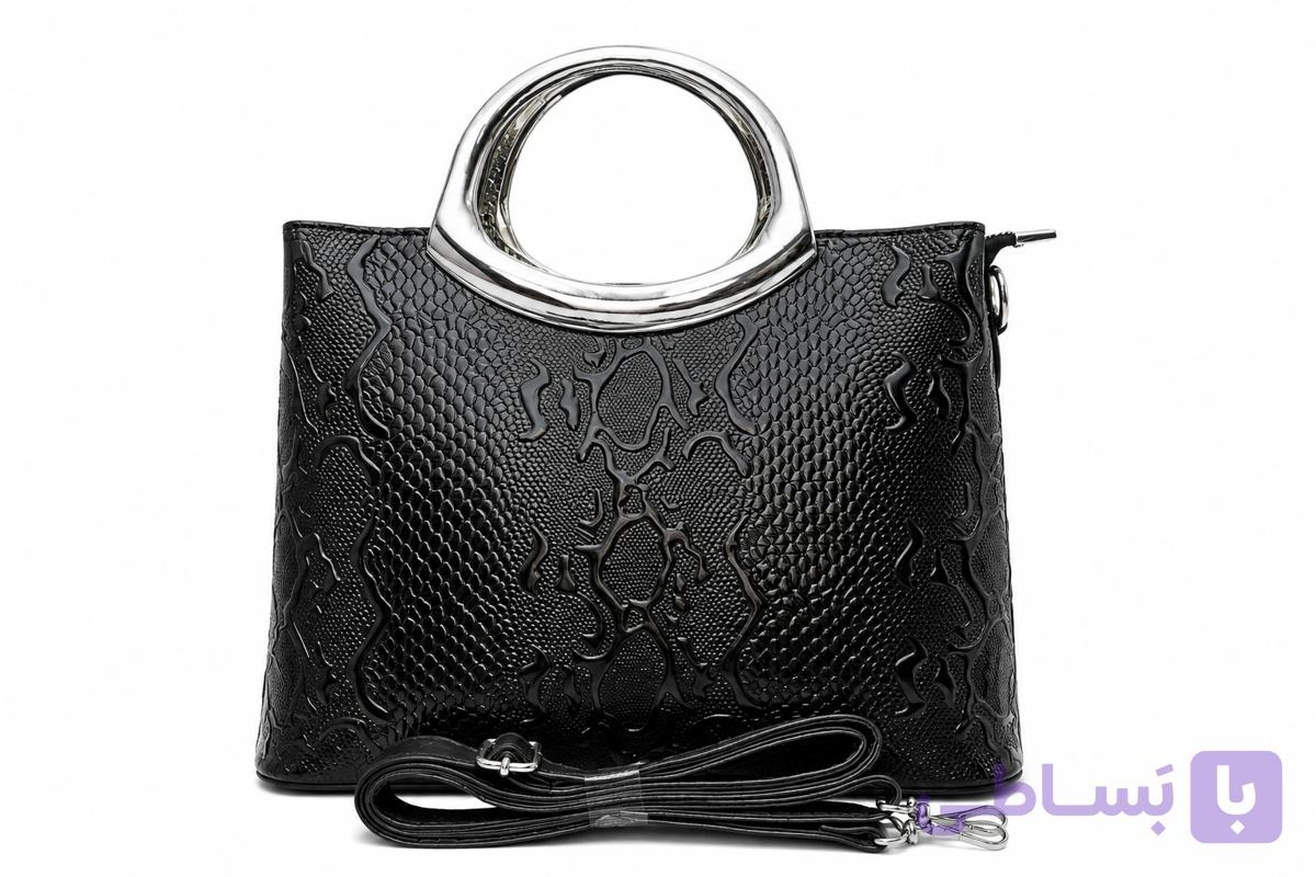 کیف دستی و دوشی زنانه چرم ورنی طرح پوست‌ کروکودیل با دسته ارگونومیک – مشکی براق