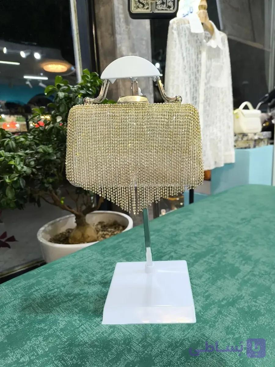 کیف دستی و دوشی زنانه نگین‌دار با طراحی هلالی