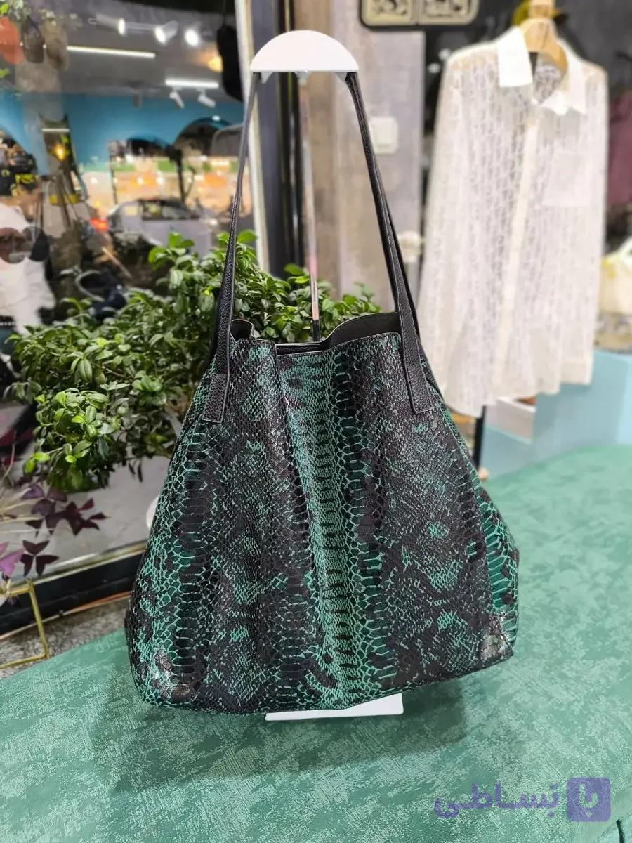 کیف بزرگ زنانه با طرح پوست ماری مشکی و سبز