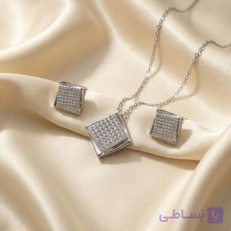 نیم‌ست طرح مربع پرنگین نقره‌ای با طراحی چندلایه — تصویر 1