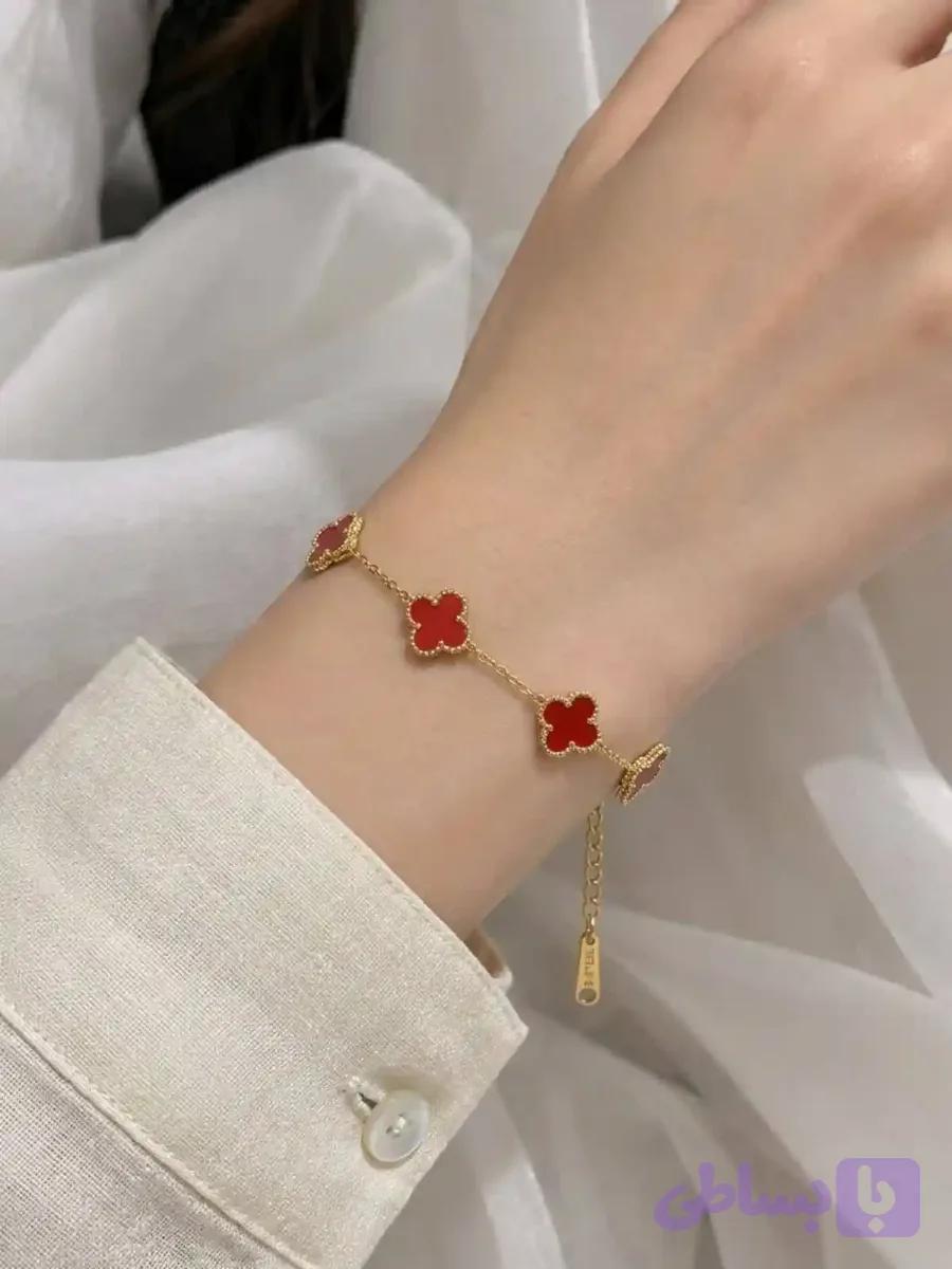 دستبند ونکلیف قرمز طلایی دارای سایزر red5 — تصویر 1