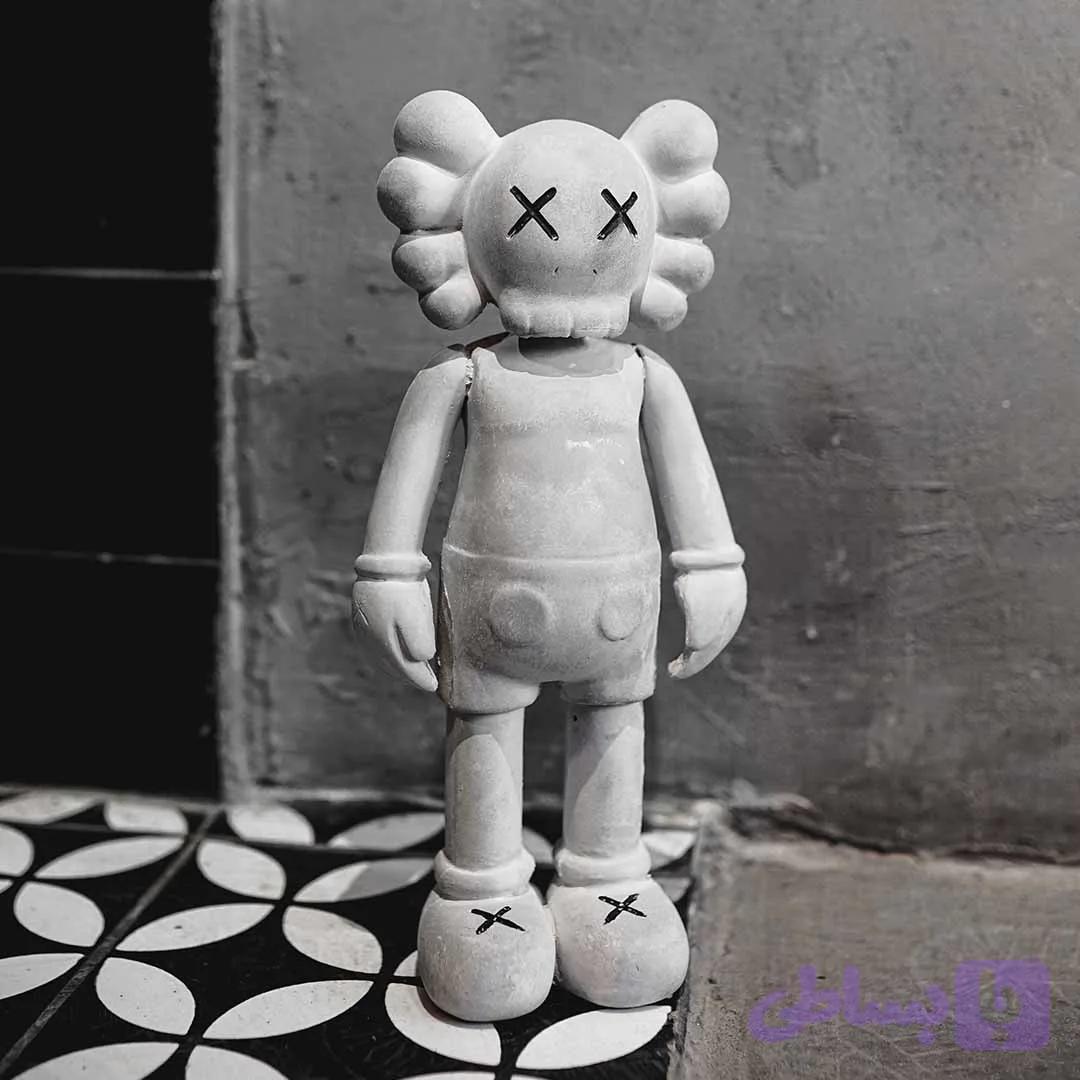 مجسمه kaws