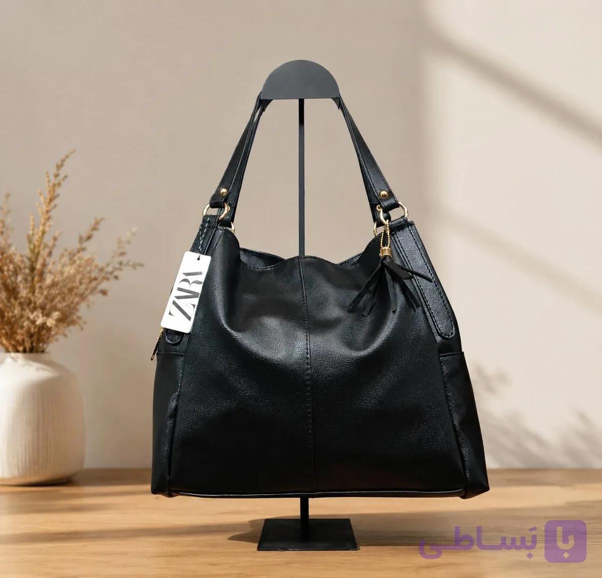 کیف زنانه دوشی مشکی زارا در ابعاد 34*31 سانتی متر — تصویر 1