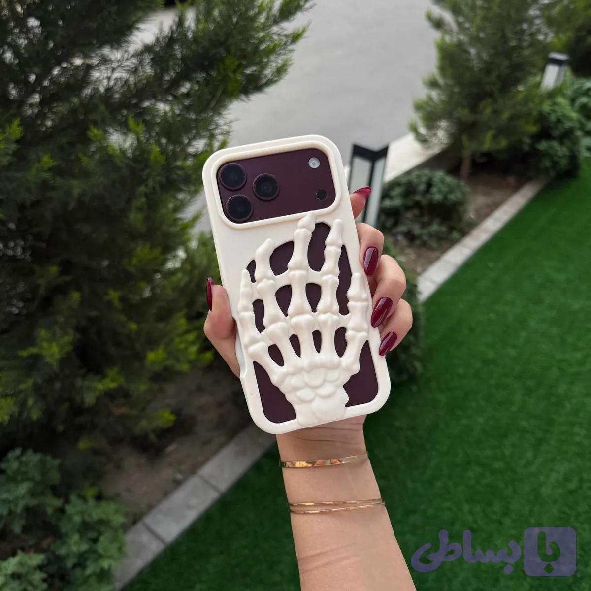 قاب آیفون دست اسکلتی — تصویر 1