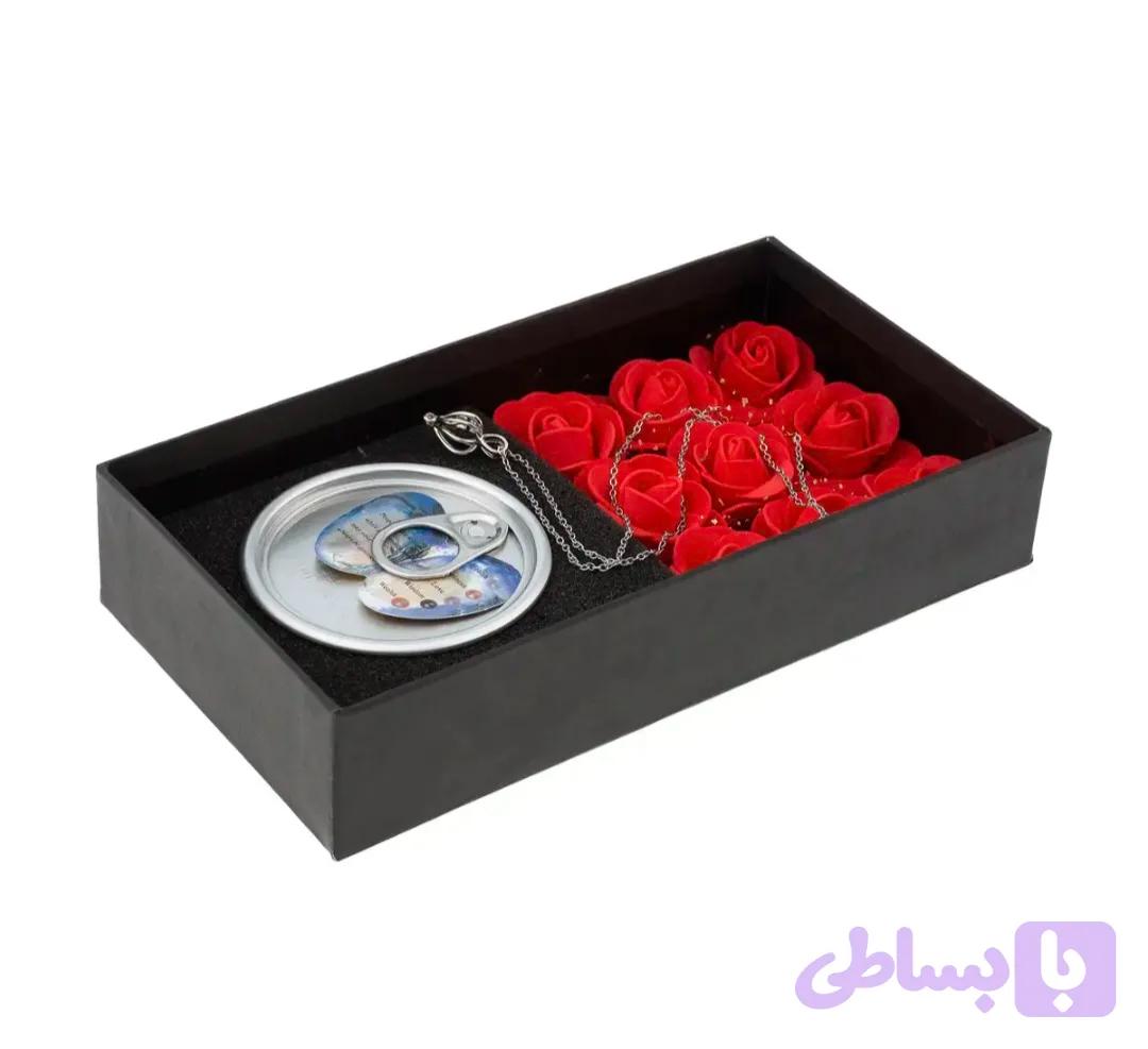 گردنبند مروارید عشق همراه با باکس گل دار کادویی