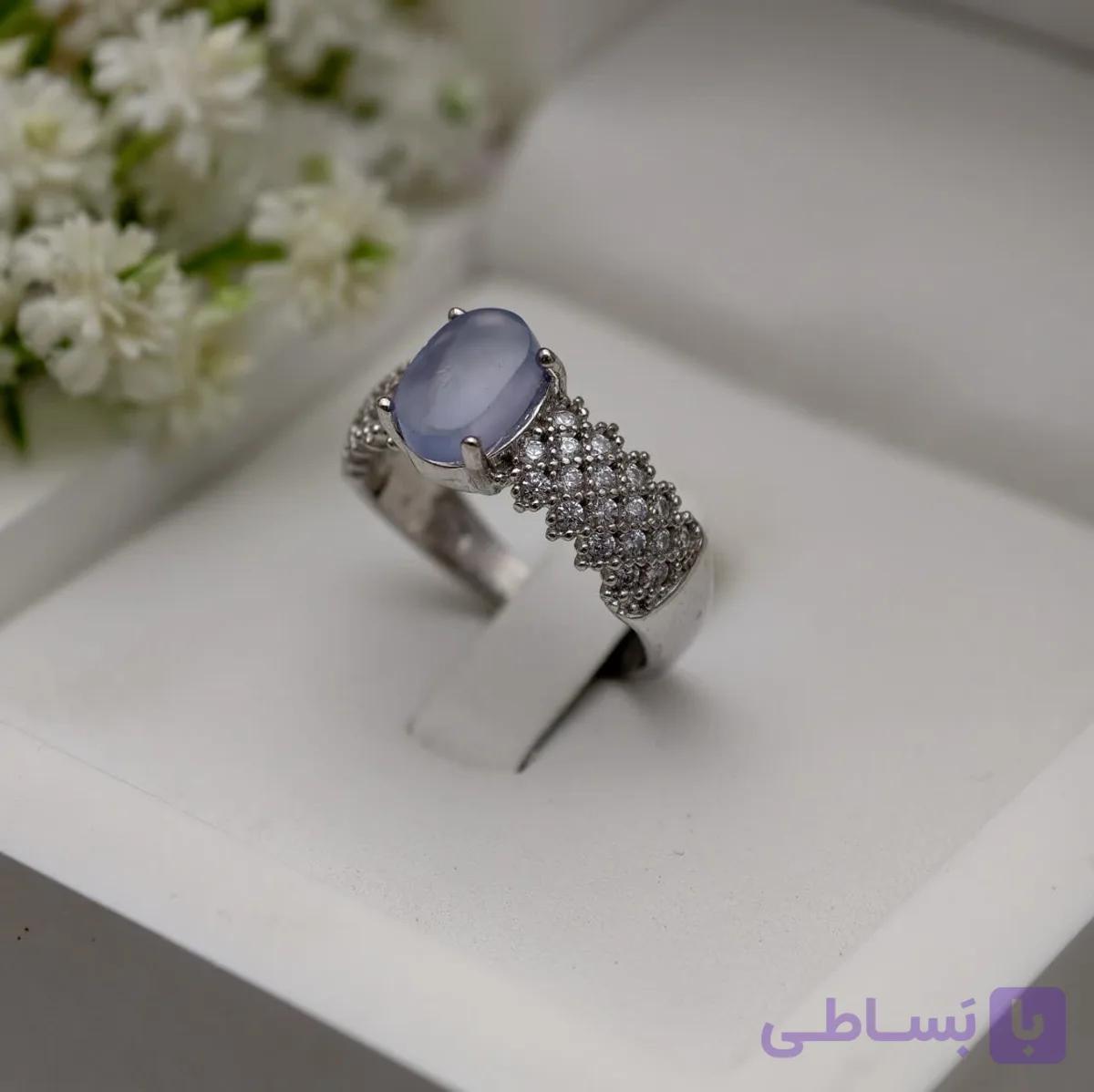 انگشتر زنانه عقیق کبود یمنی با آبکاری رادیوم
