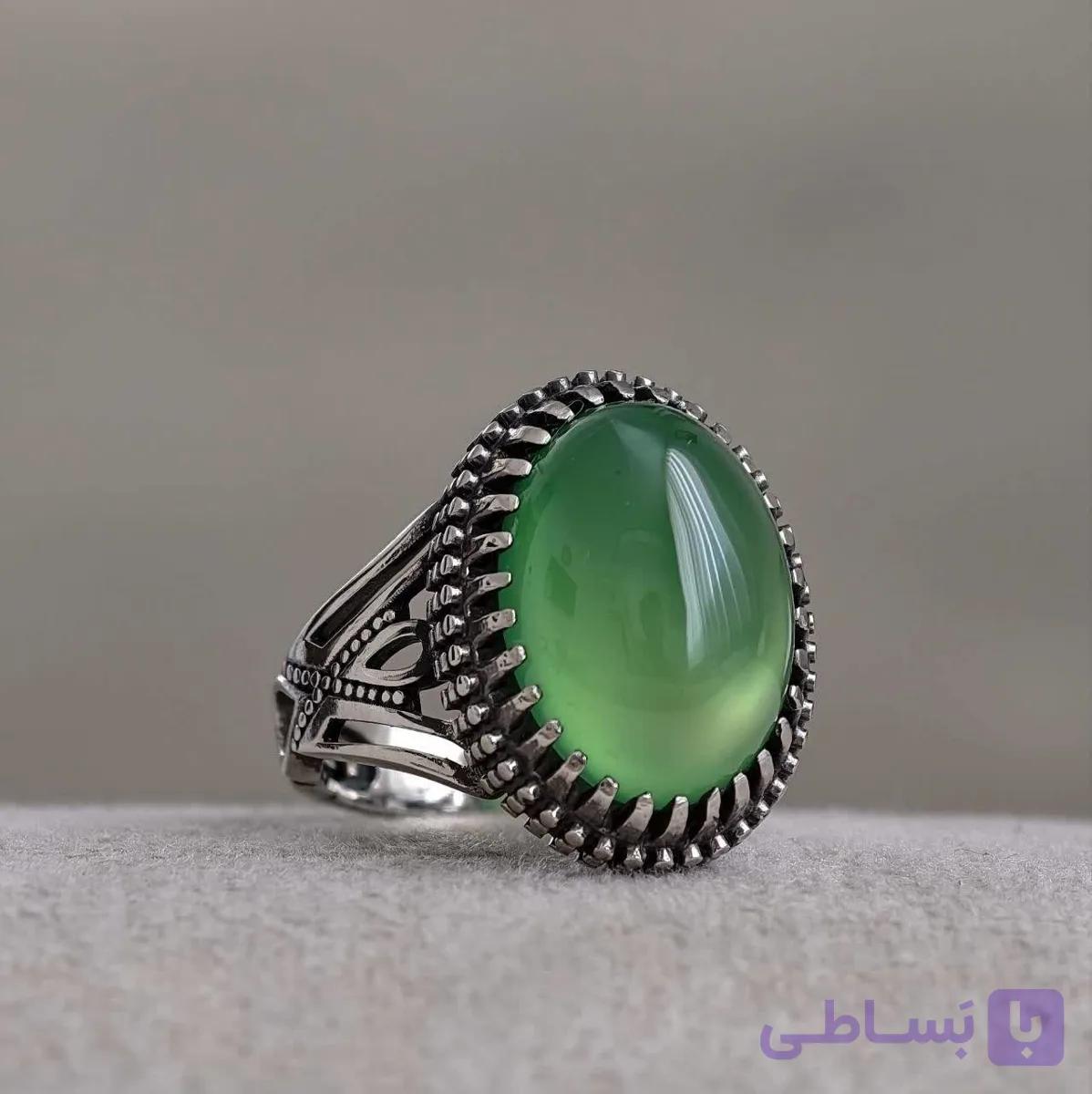 انگشتر آلیاژ (نقره روس) با عقیق سبز و حکاکی 15 ذکر