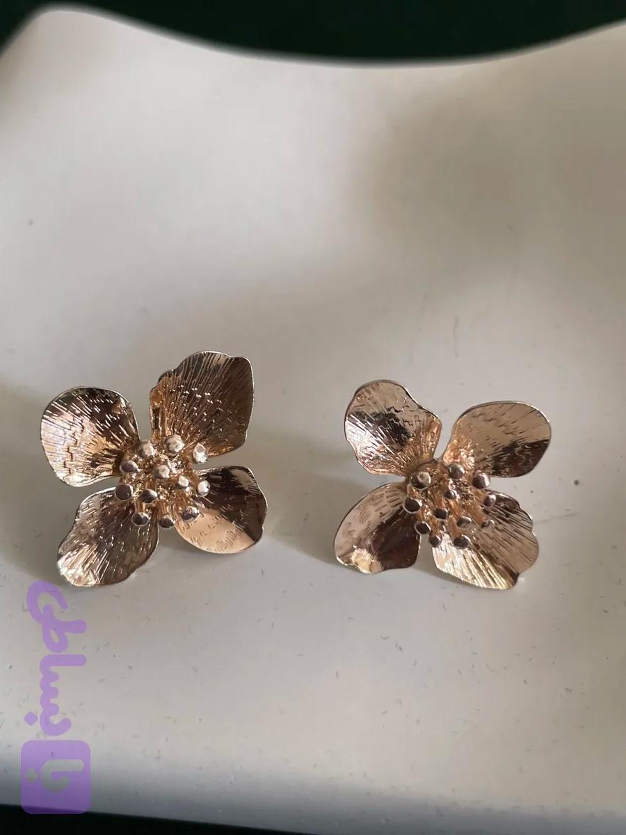 گوشواره میخی گل چهارپَر طلایی ER-003
