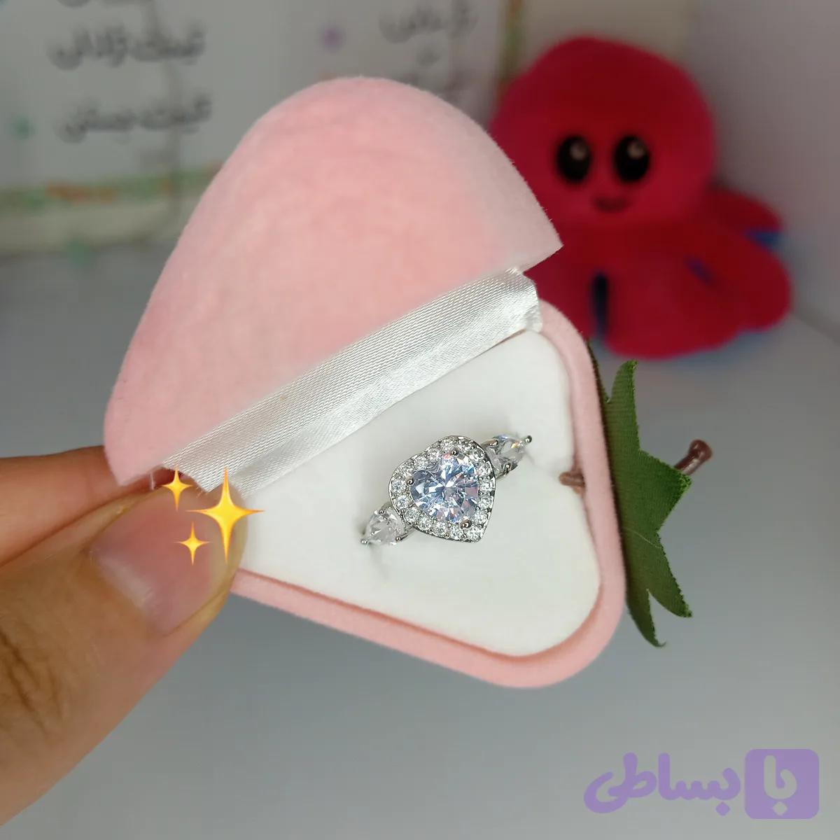 انگشتر نگین سفید جواهری