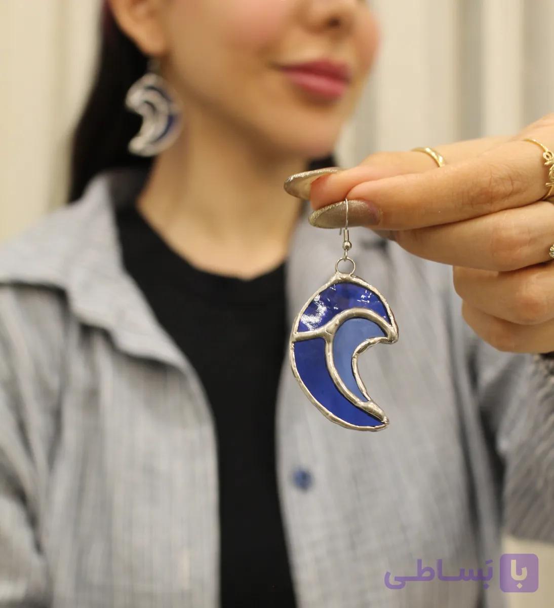 گوشواره شیشه‌ای تیفانی گلس مدل «موج»