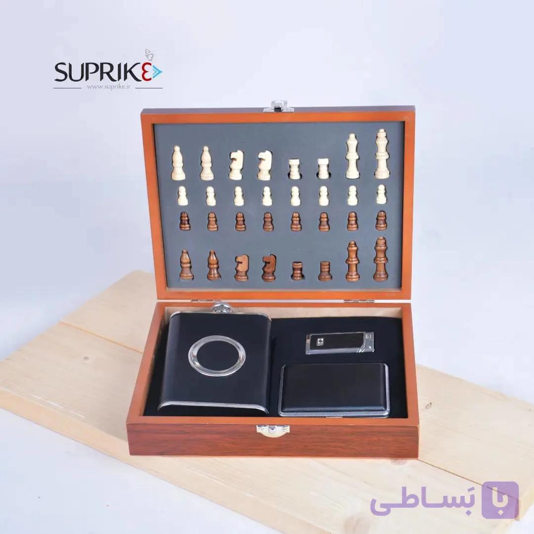 ست هیپ فلاسک و فندک و جاسیگاری با شطرنج — تصویر 1