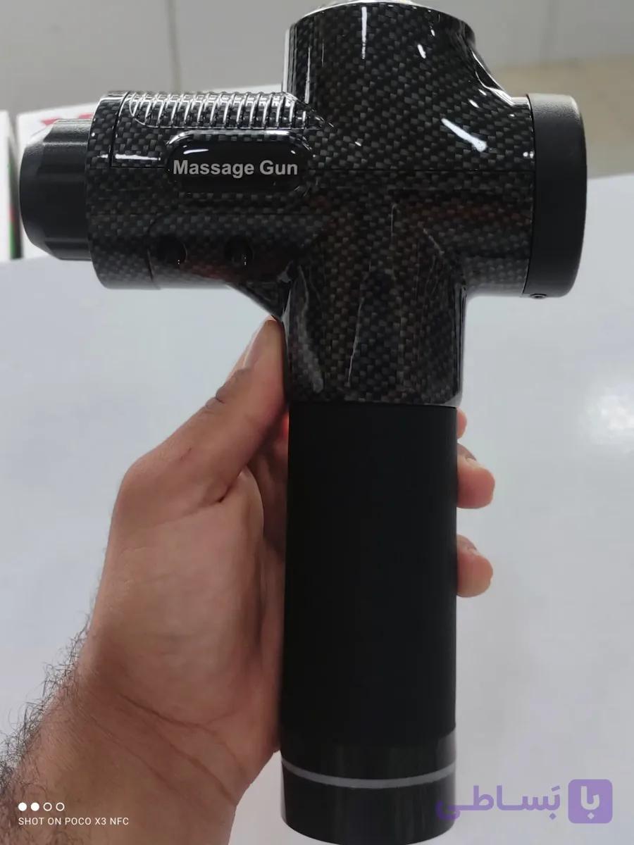 ماساژ تفنگی گان شارژی6 سر با موتور براشلس و باتری لیتیومی قابل شارژ
