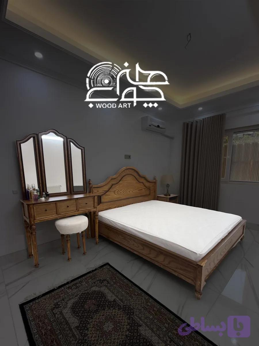 سرویس خواب شامل تخت خواب و میز آرایش و صندلی پاتختی