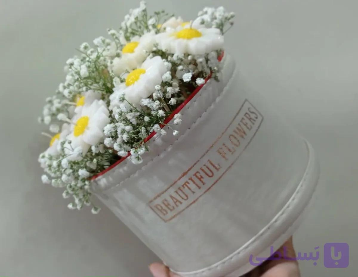 باکس بابونه ،ب همراه گل عروس،هدیه ای حاویدان