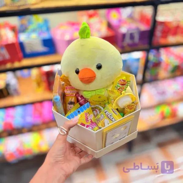 باکس هدیه خوراکی تولد زرد جوجه دارای عروسک و پاستیل خوشمزه کد C204