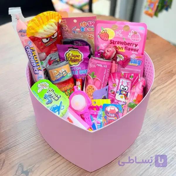 باکس هدیه خوراکی ولنتاین صورتی قلب دارای نوشیدنی خارجی و پاستیل کد C207