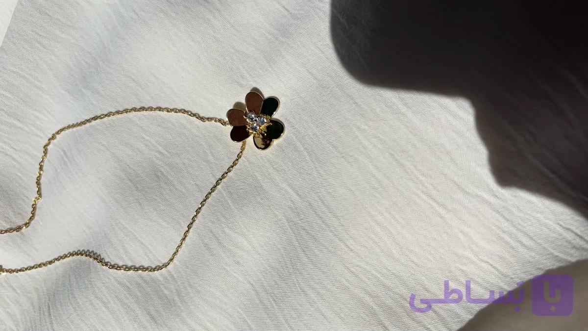 گردنبند تک گل کریستالی با زنجیر قابل تنظیم