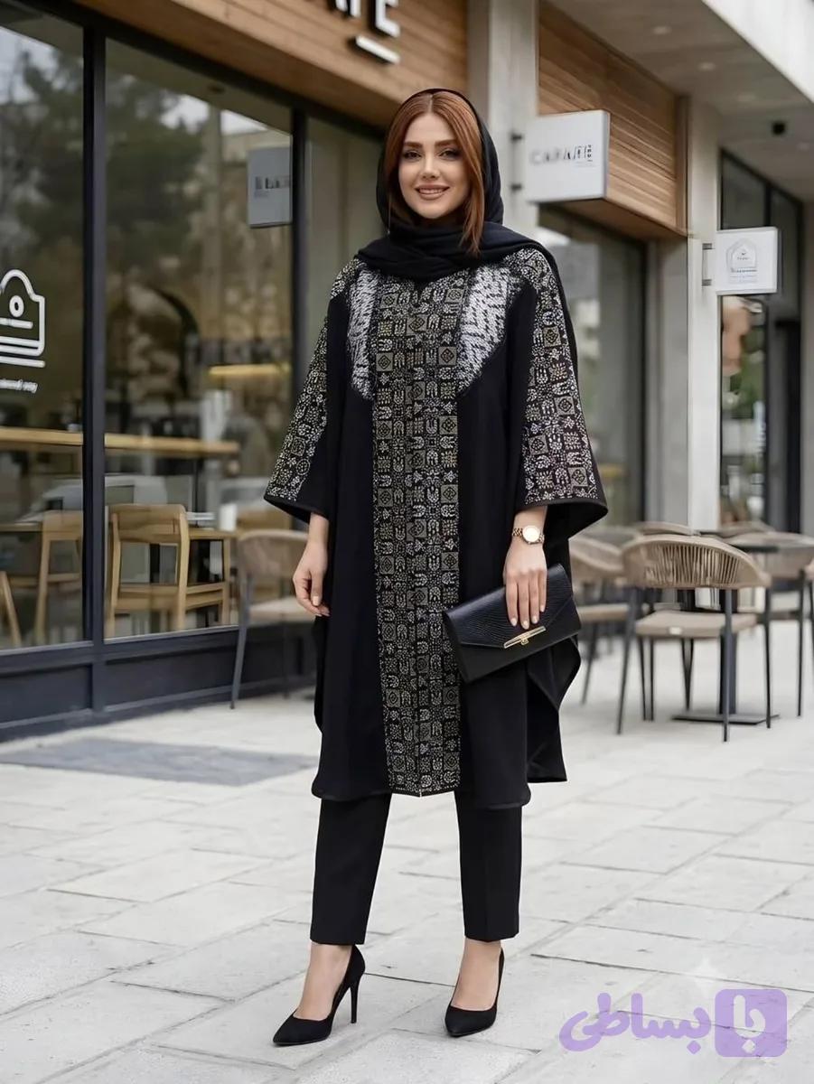 مانتو پانچ زنانه طرح ژاکارد /پارچه ترکیب شانتون مشکی درجه یک + خرج‌کار لنین سنتی باکیفیت و اصیل + تکه‌های بالاتنه ژاکارد و گیپور /۳۸ تا ۵۶
