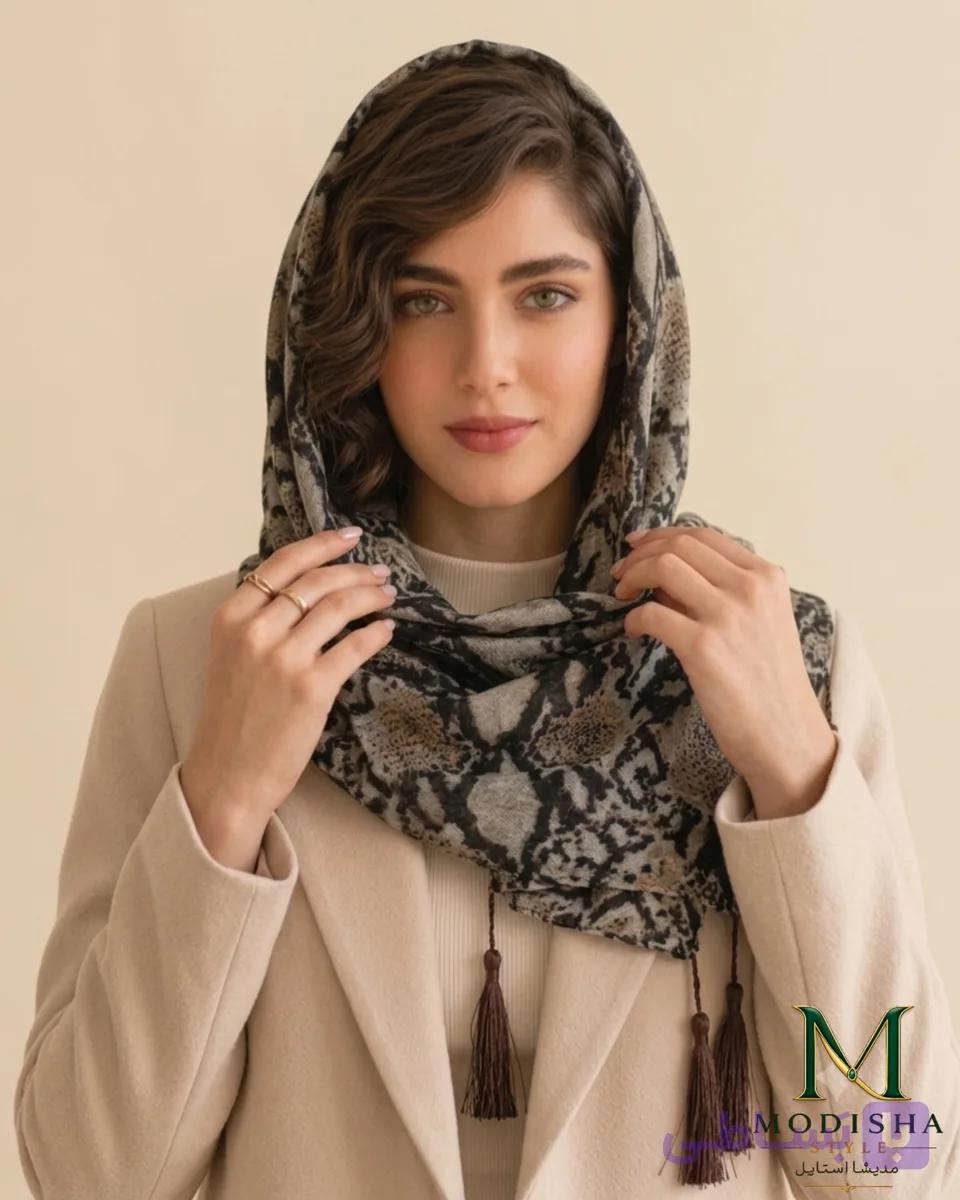 شال سوپر نخ برند میس گلد طرح پوسته ماری منگوله ابریشمی