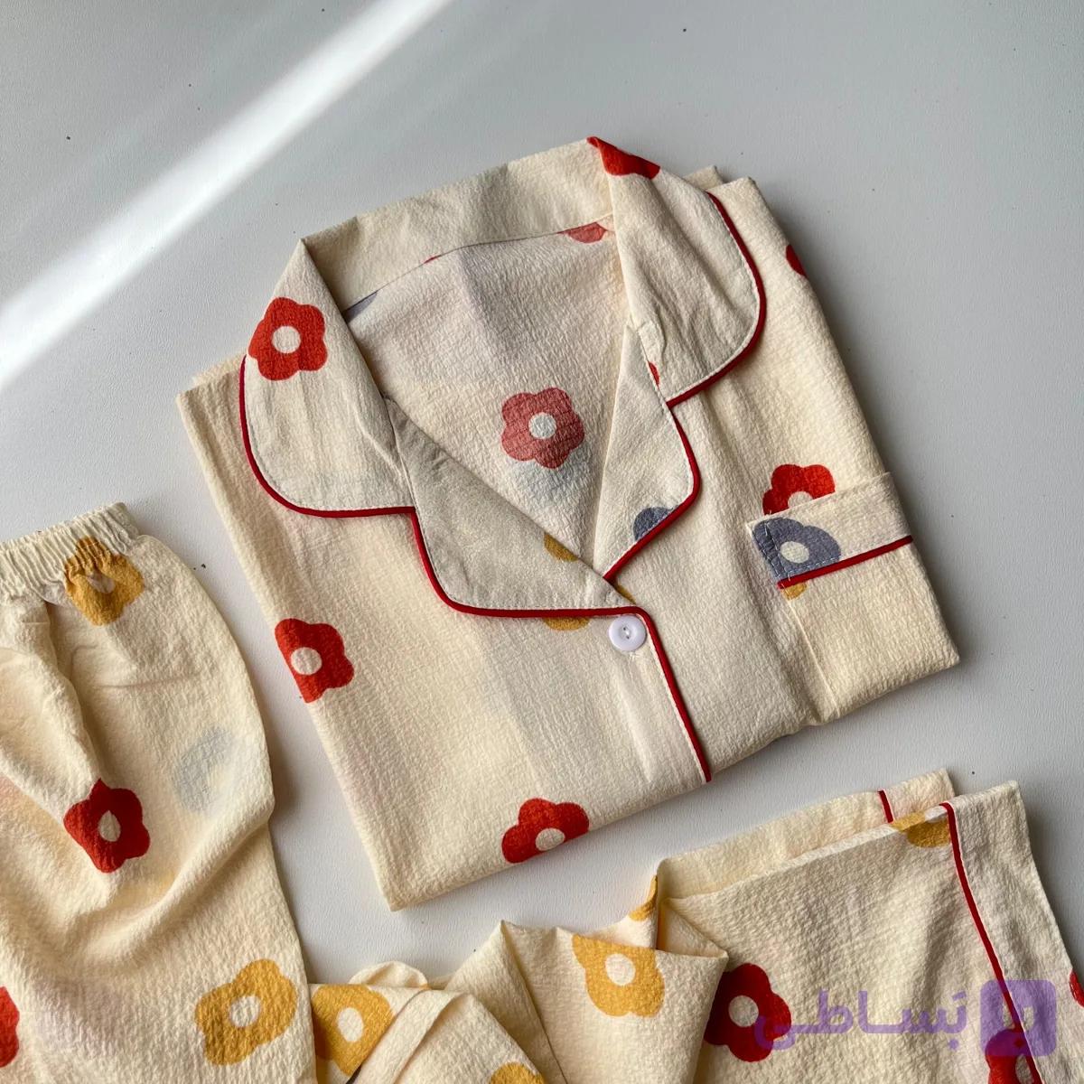 ست بلوز و شلوار راحتی موسلین طرح گلدار زمینه کرم — تصویر 1
