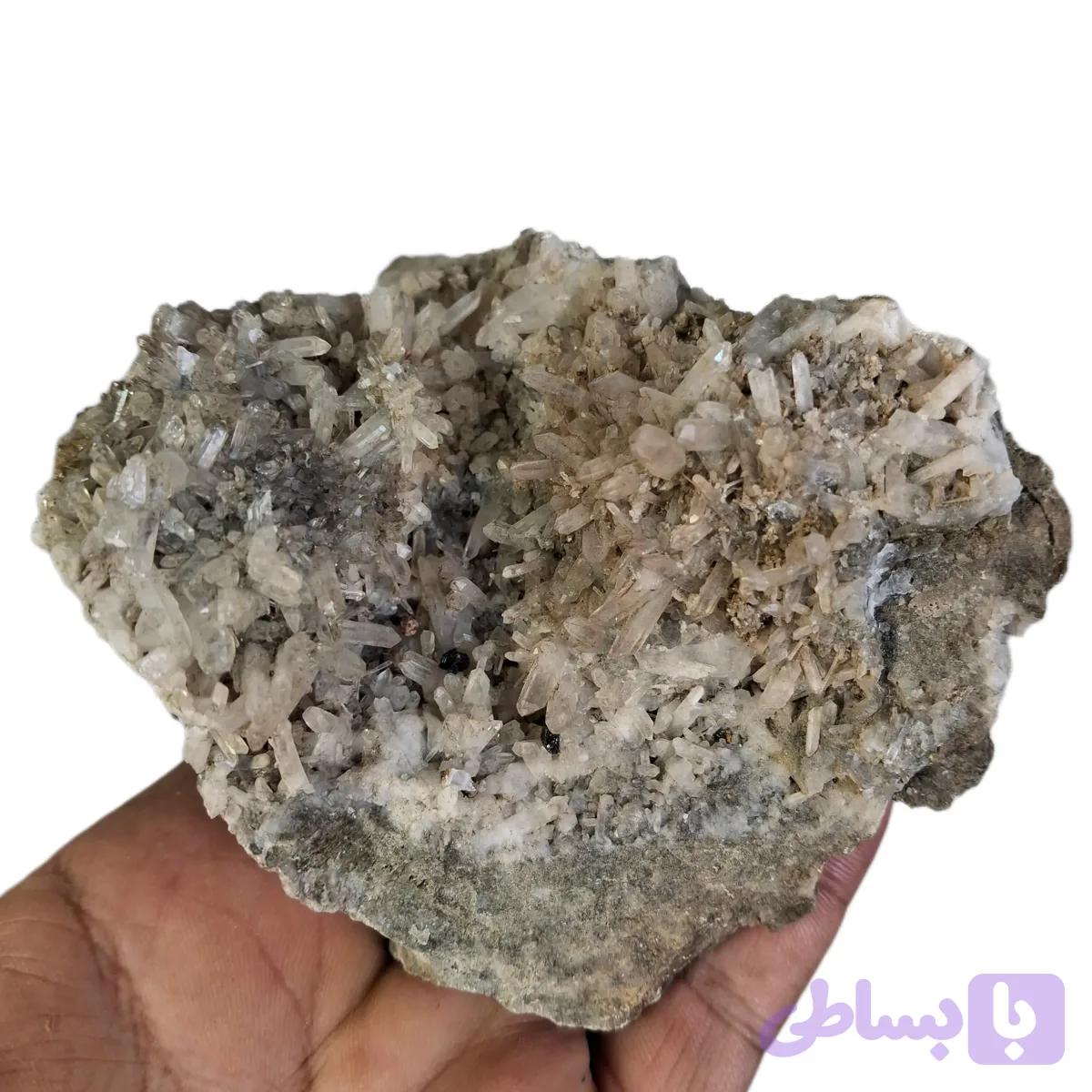 خوشه کوارتز طبیعی روی سنگ مادر — تصویر 1