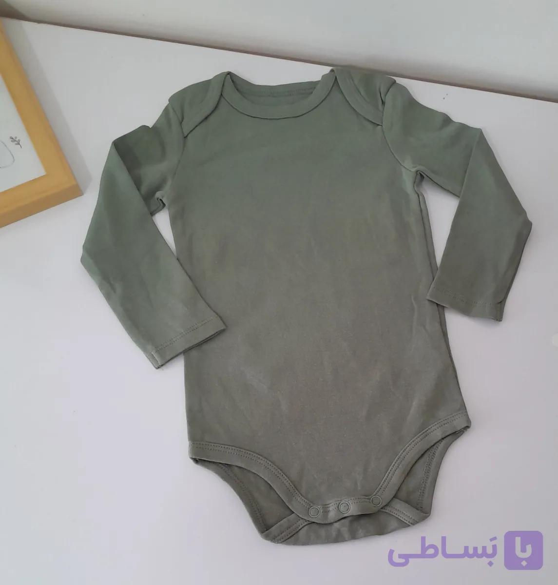 بادی آستین بلند سایز۹تا۱۲ماه پهنا۲۳فاق۴۳ رنگ سبز