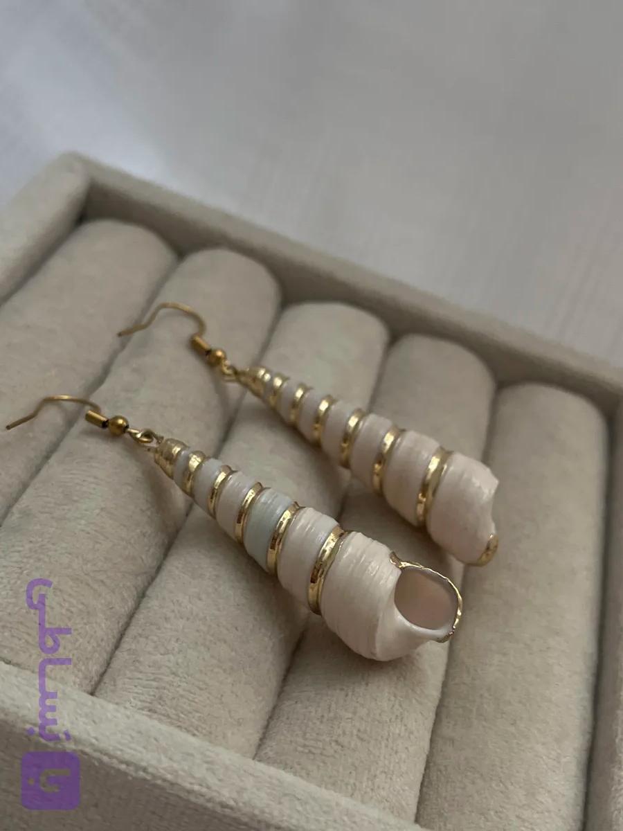 گوشواره زنانه تابستونی مدل صدف طبیعی اب کاری طلا
