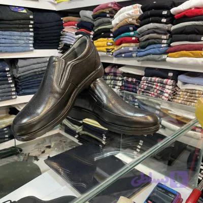 مجلسی بی بند — تصویر 1