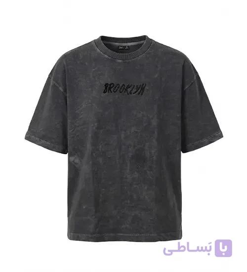 تیشرت یقه گرد مردانه باکسی طرح دار مچینست زغالی مدل 50937