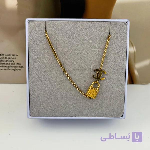 گردنبند قفل طلایی و لوگو شنل — تصویر 1