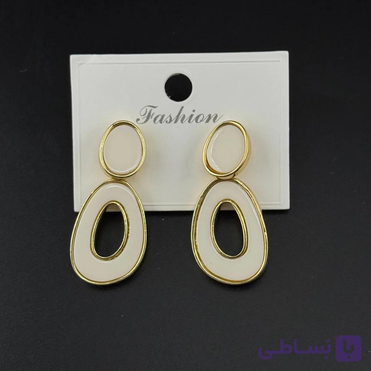 گوشواره آویزی بیضی کرم و طلایی — تصویر 1