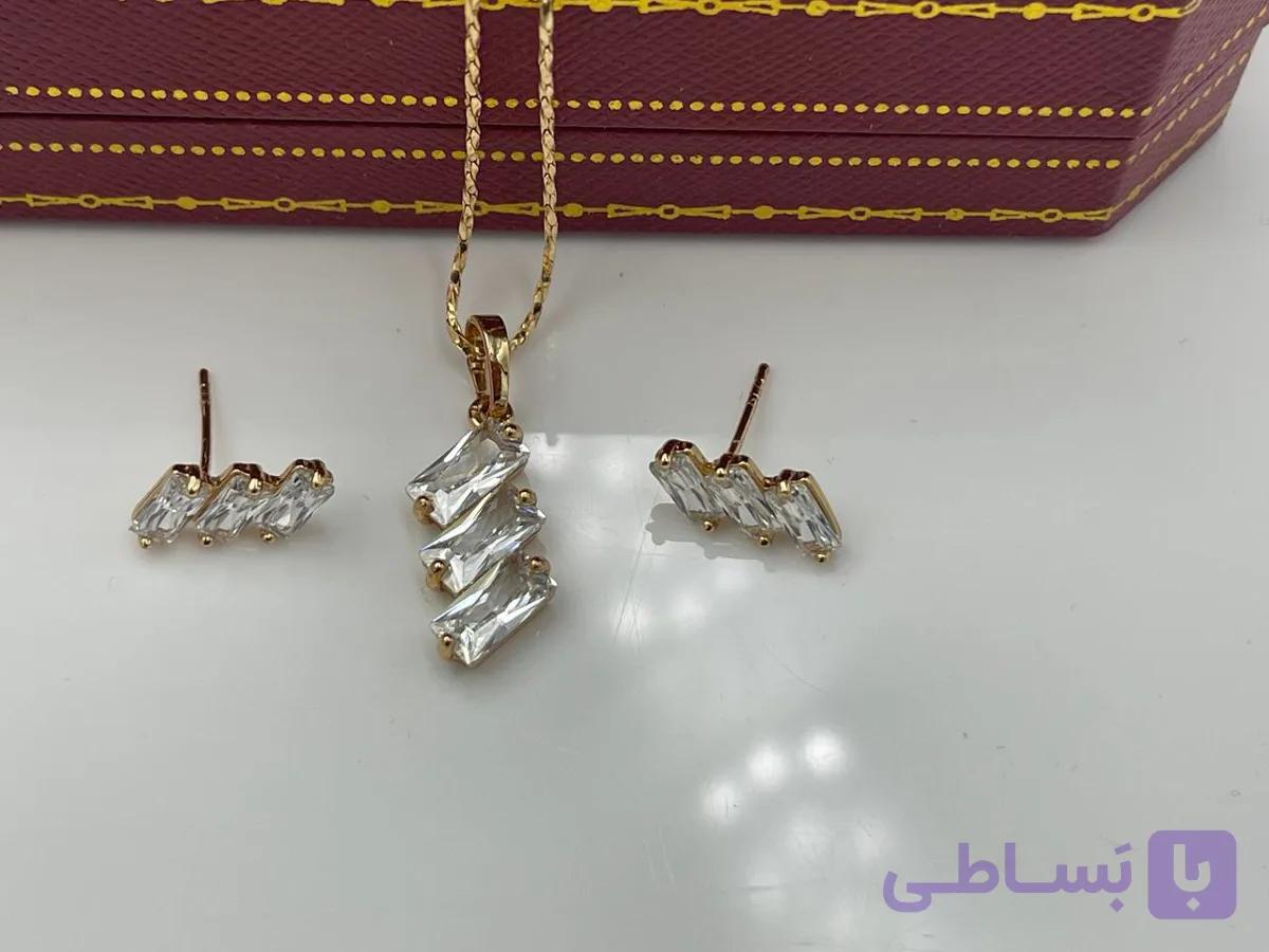 نیم‌ست گردنبند و گوشواره فاخر نگین‌دار — تصویر 1