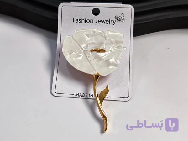 سنجاق سینه گل سفید رنگ ثابت — تصویر 1