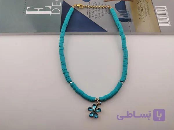 گردنبند فیمو آبی با آویز گل — تصویر 1