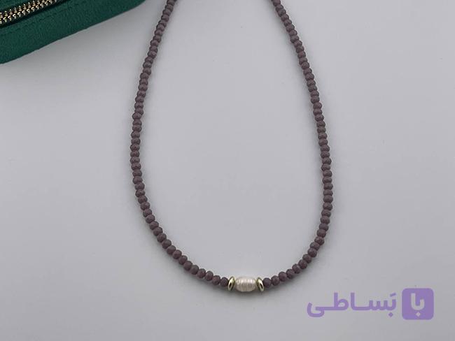 گردنبند مهره ای بنفش همراه با تک مروارید بیضی شکل — تصویر 1