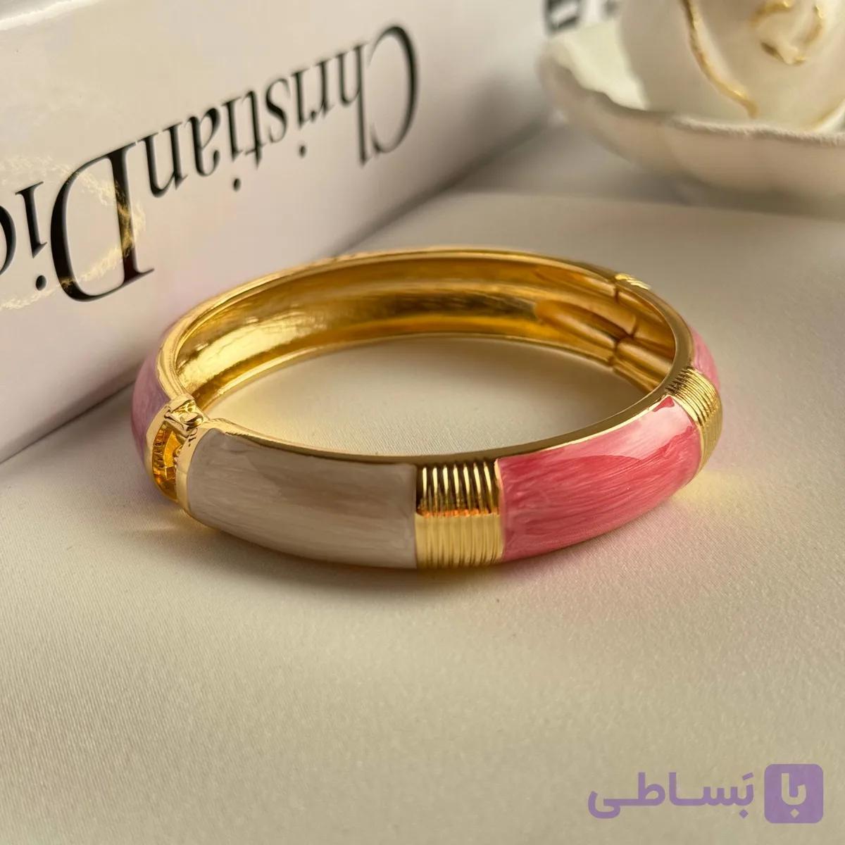 دستبند میناکاری رنگی با طراحی صورتی و سفید — تصویر 1