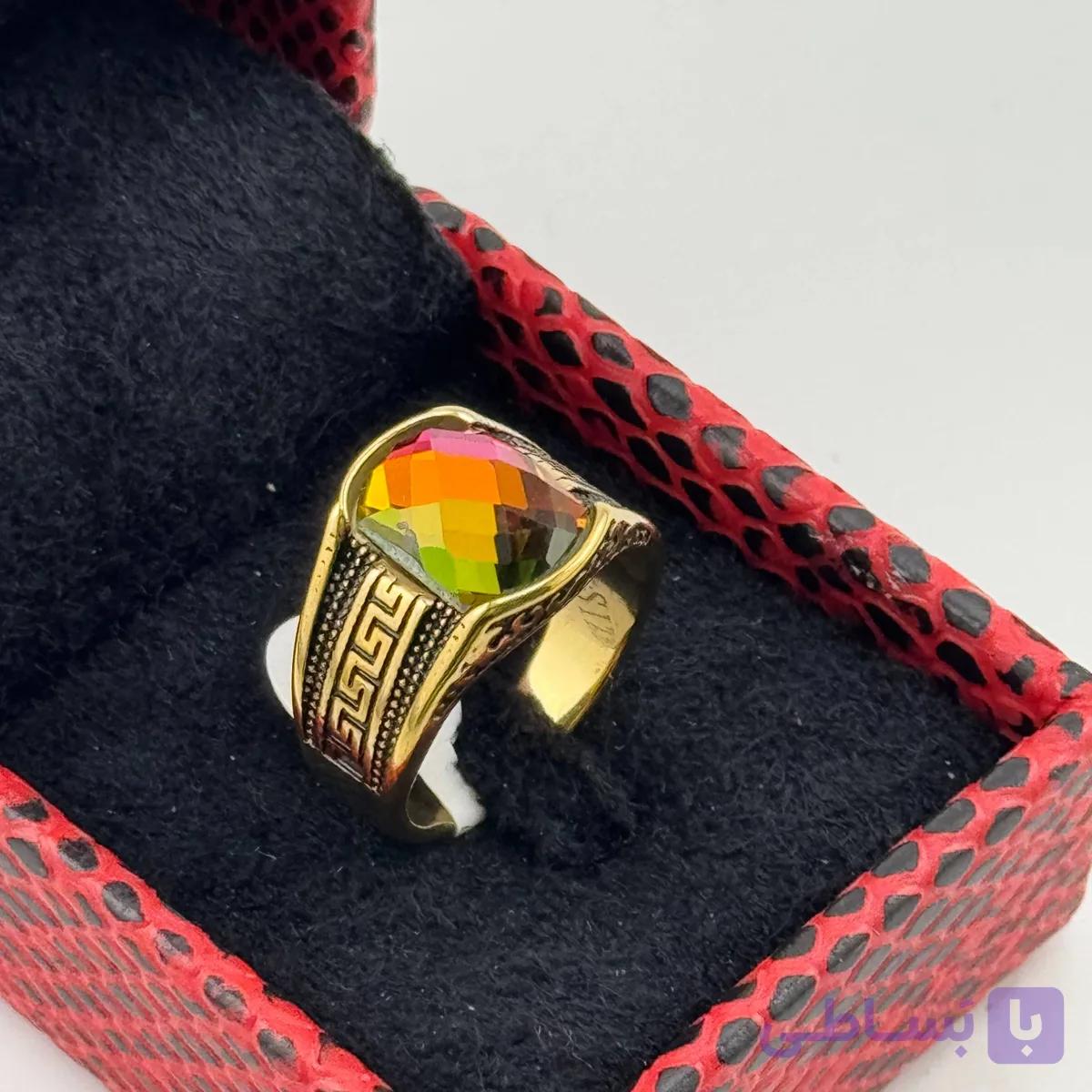 انگشتر مردانه رکاب ورساچ با سنگ هفت رنگ — تصویر 1