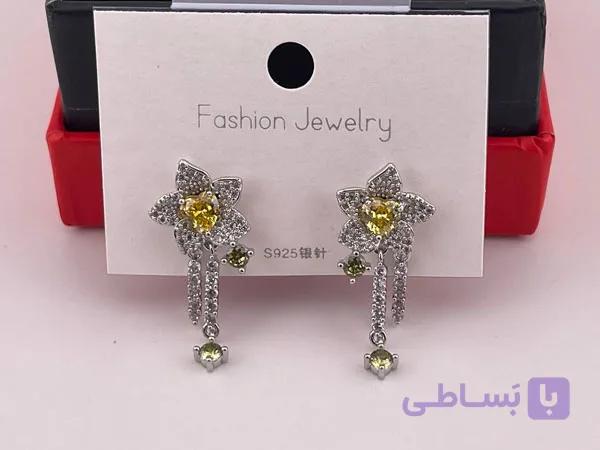 گوشواره طرح گل شیک نگینی — تصویر 1