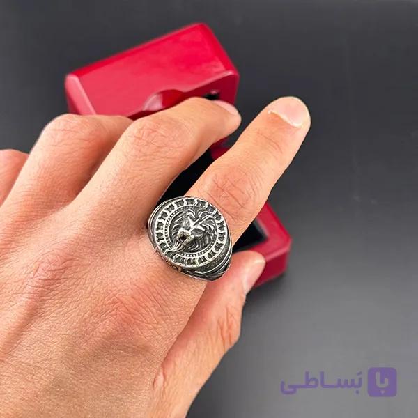 انگشتر مردانه با نماد شیر و رکاب نقره‌ای طرح برجسته — تصویر 1