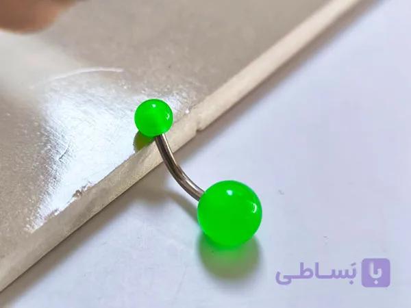پیرسینگ ناف دو سر سبز پلاستیکی — تصویر 1