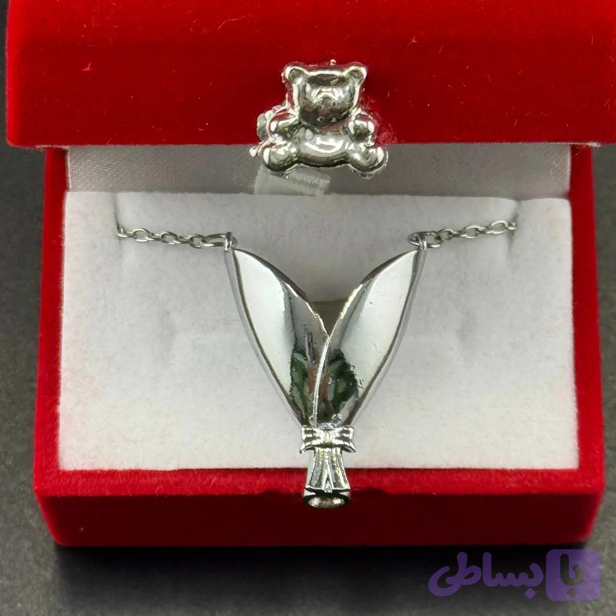 گردنبند زنانه مدل دسته گل نقره ای — تصویر 1
