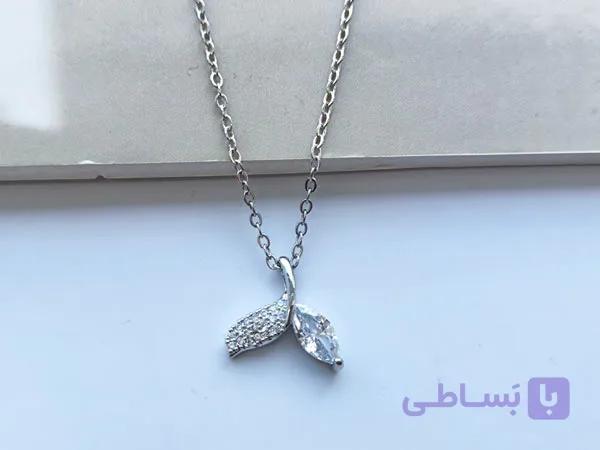 گردنبند دم وال نقره ای نگینی کد  10435 — تصویر 1