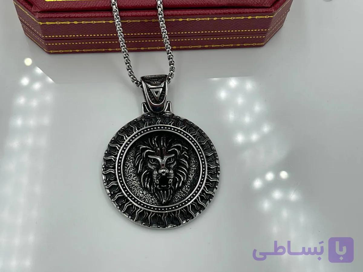 گردنبند طرح شیر برجسته — تصویر 1