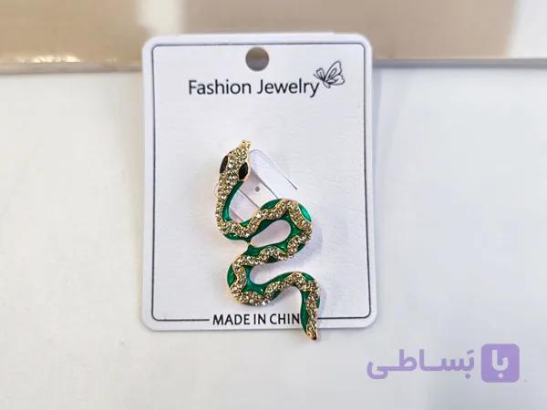 سنجاق سینه مار سبز نگینی کد 10725 — تصویر 1
