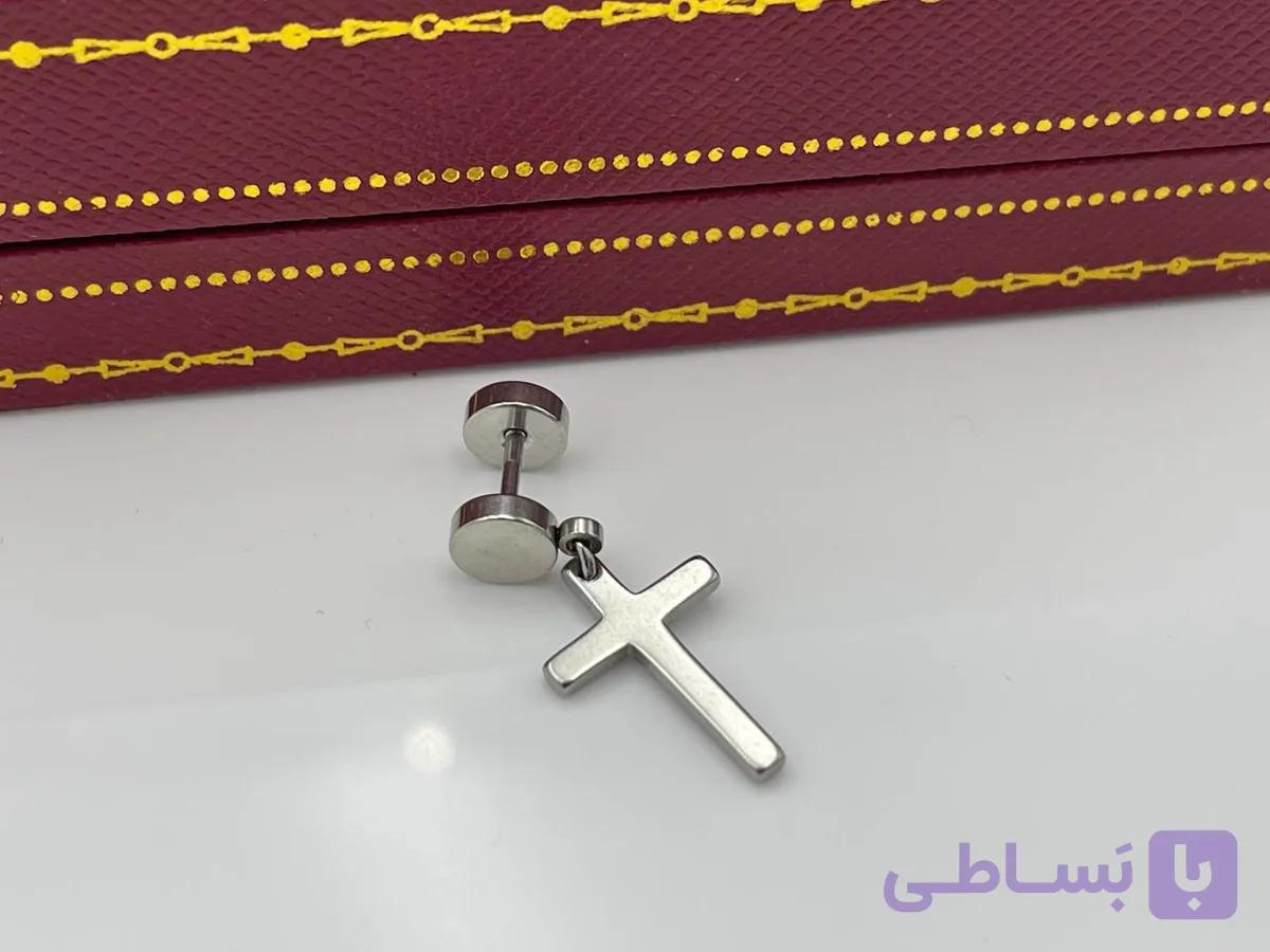 پیرسینگ گوش طرح صلیب نقره ای